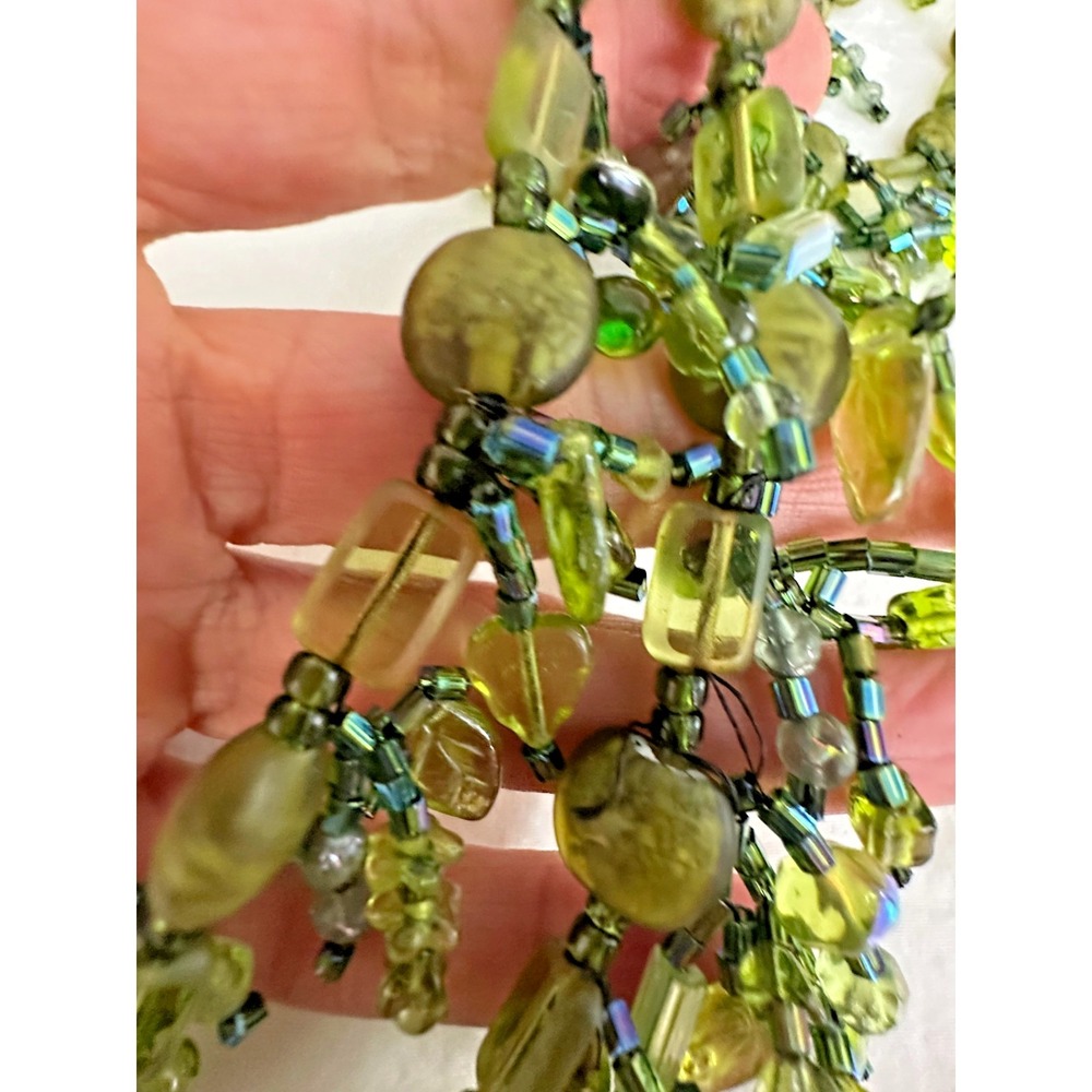 VTG Green Glass Beaded Necklace Leaves Round Dangle Fringe Magnet Clasp 24 In